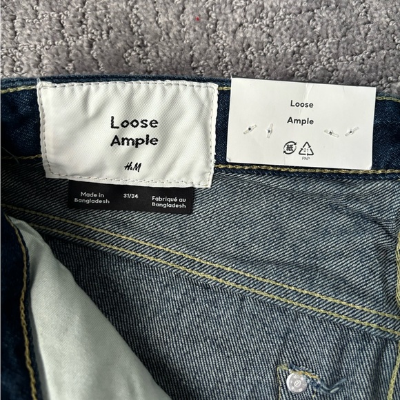 BRAND NEW H&M ORIGINAL MENS LOOSE AMPLE BAGGY JEANS, SIZE EUROPE 31/34 - Picture 2 of 6